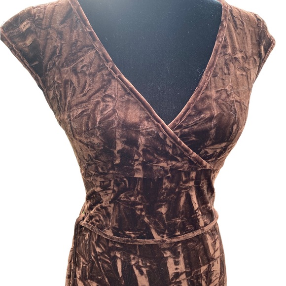 La chateau Velvet Style Dress! Size Small - Picture 2 of 7